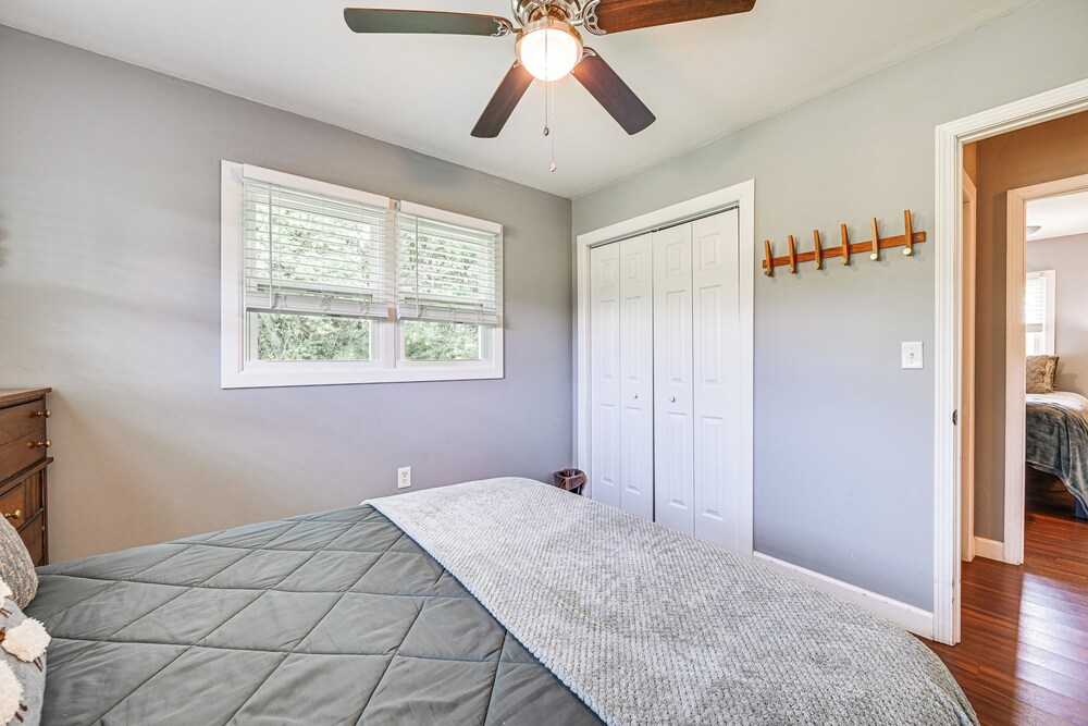 Near Dtwn Somerset: Tranquil Getaway w/ Fire Pit