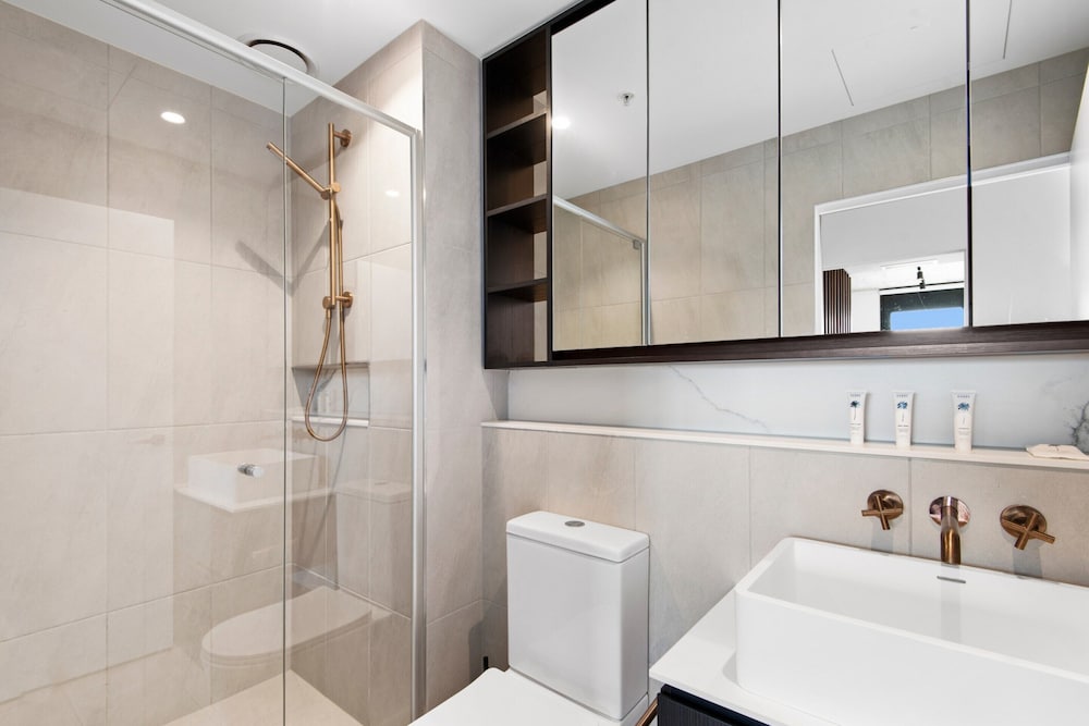 Executive 2-bed Apartment With Views, Gym and Spa