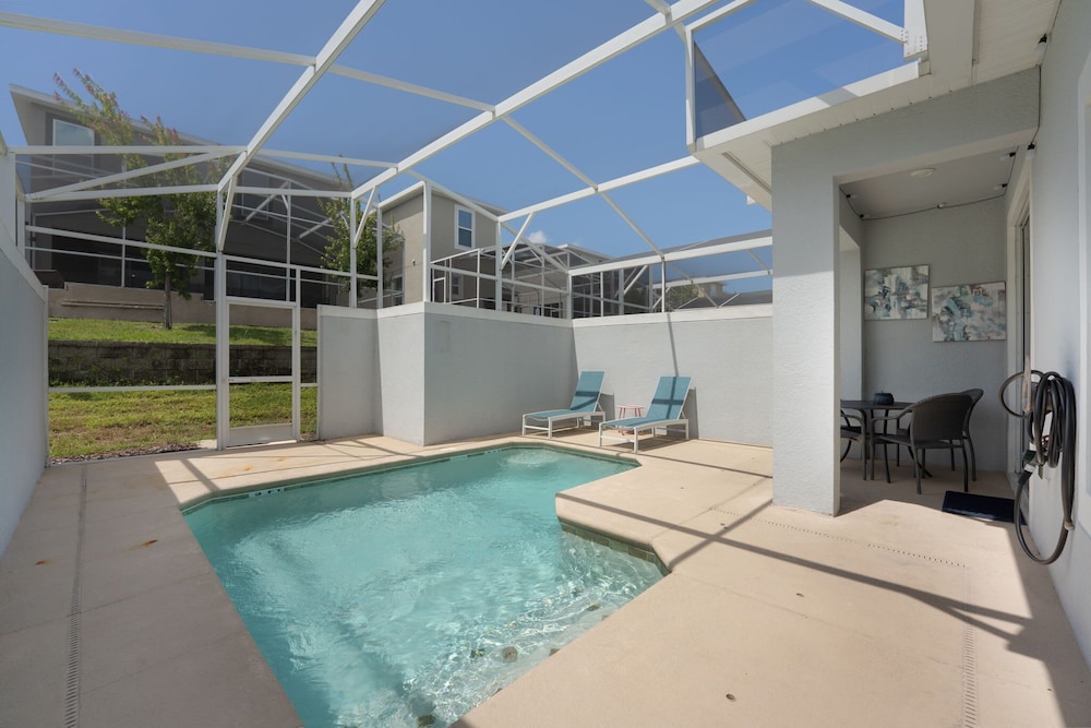 Modern 5BR Retreat Pool Water Park More