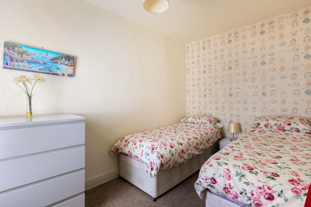 2 b&b 40 Percent off Weekly Half Price Monthly view 4