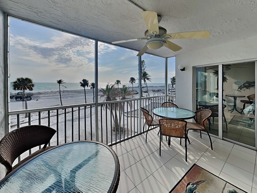 Sun Caper 208 by Distinctive Beach Rentals