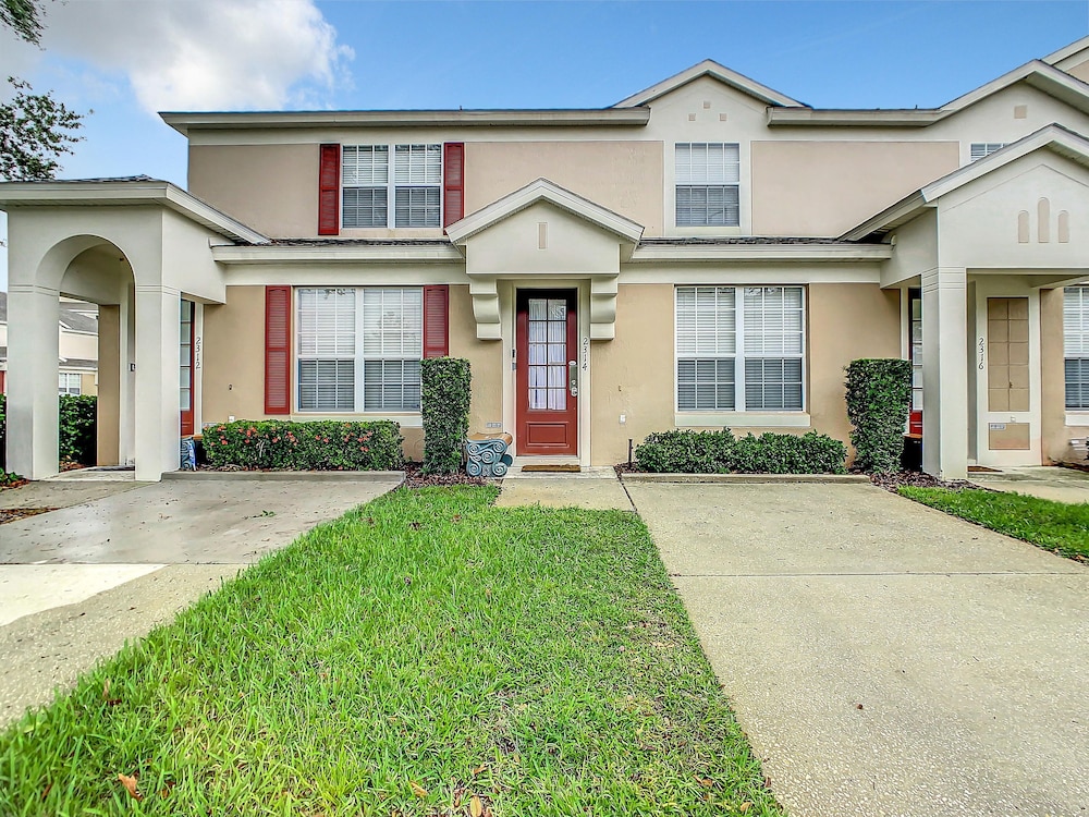 Windsor Palms Townhome w Private Pool Near Disney