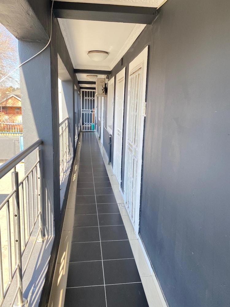 Gold Crown Self-catering Apartment