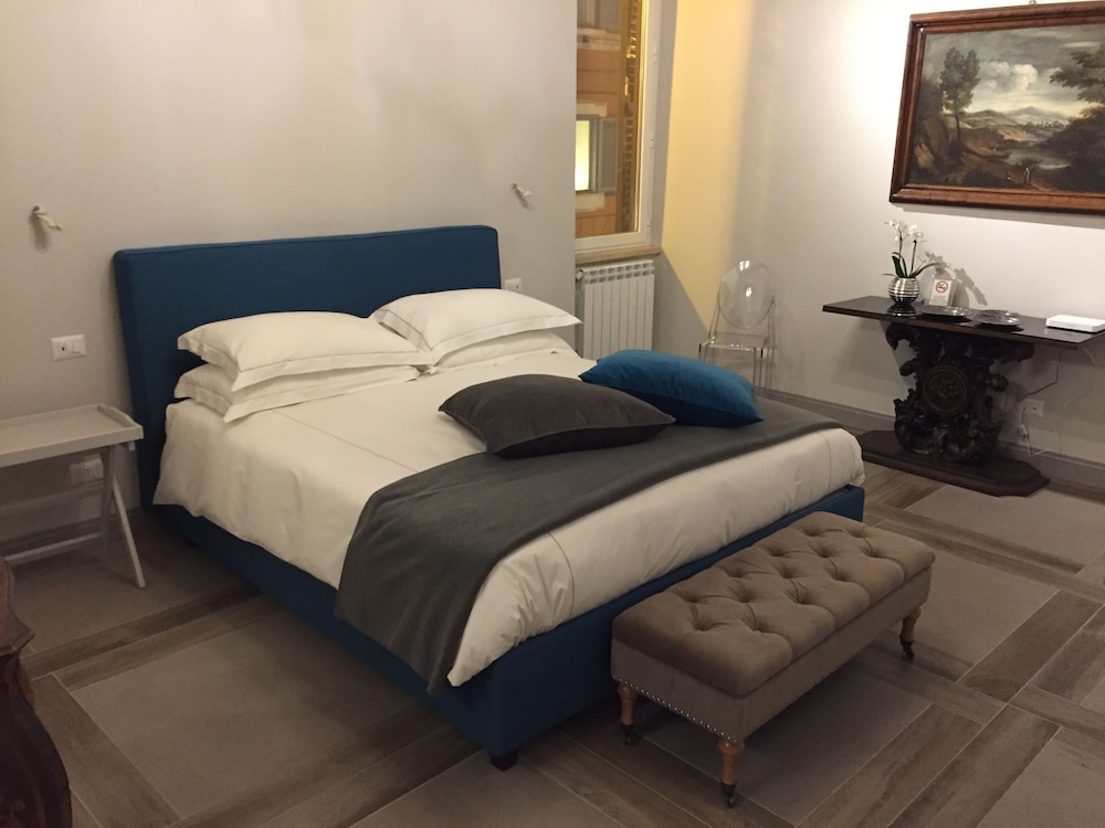 Rome Frattina 27