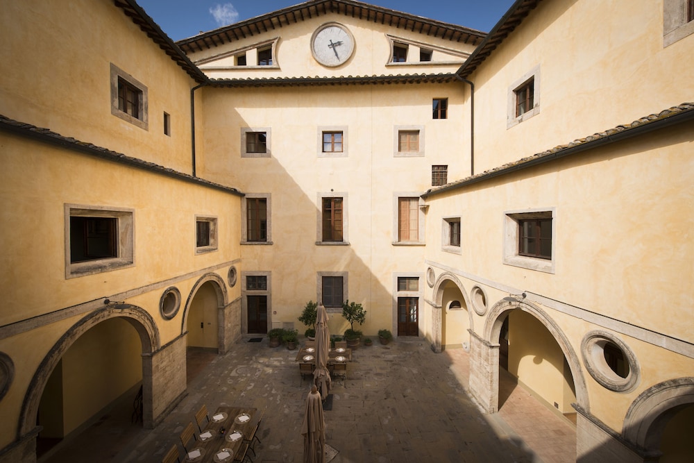 Borgo Pignano Volterra Tuscany