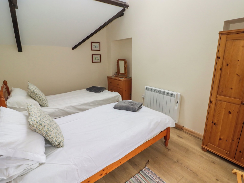 2 Cheriton Cottages