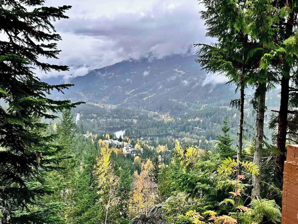 Creekside 2 Bedroom With Incredible Mountain Views