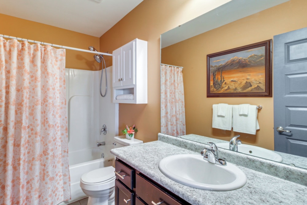 1 Mi to Shopping District: Chic Springfield Home
