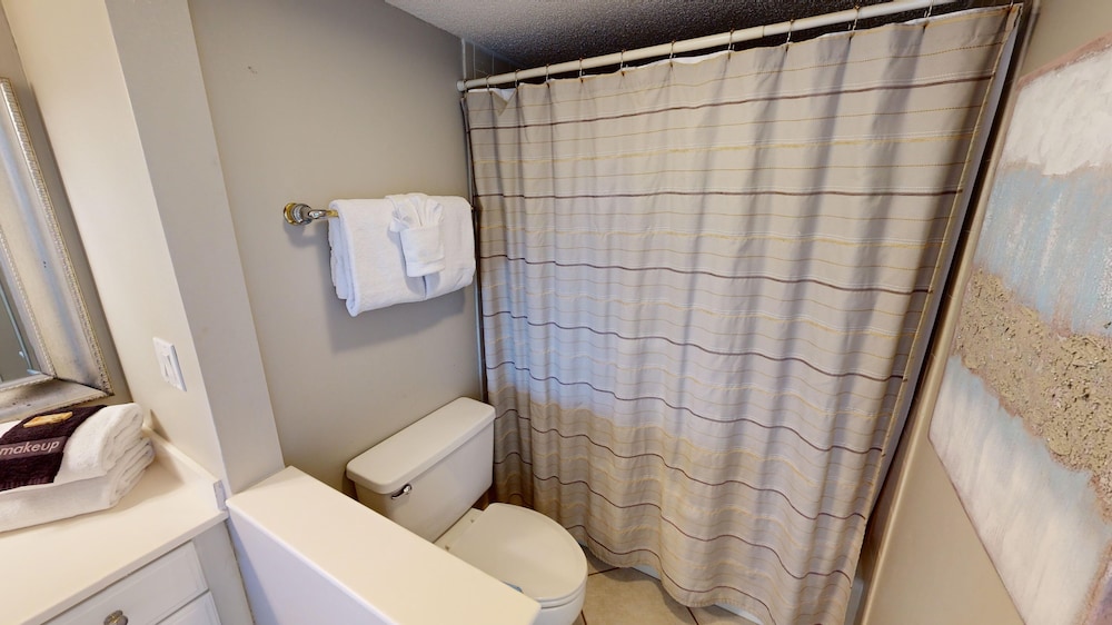 Beach House 202a 2 Bedroom Condo