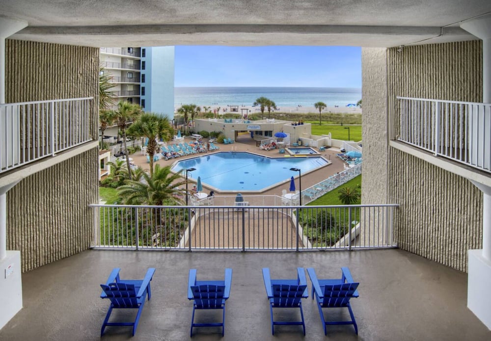 Top of the Gulf 320 Beachfront Free Beach Chairs