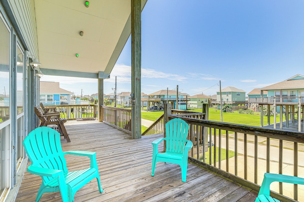 Walk to Beach: Getaway on Bolivar Peninsula!