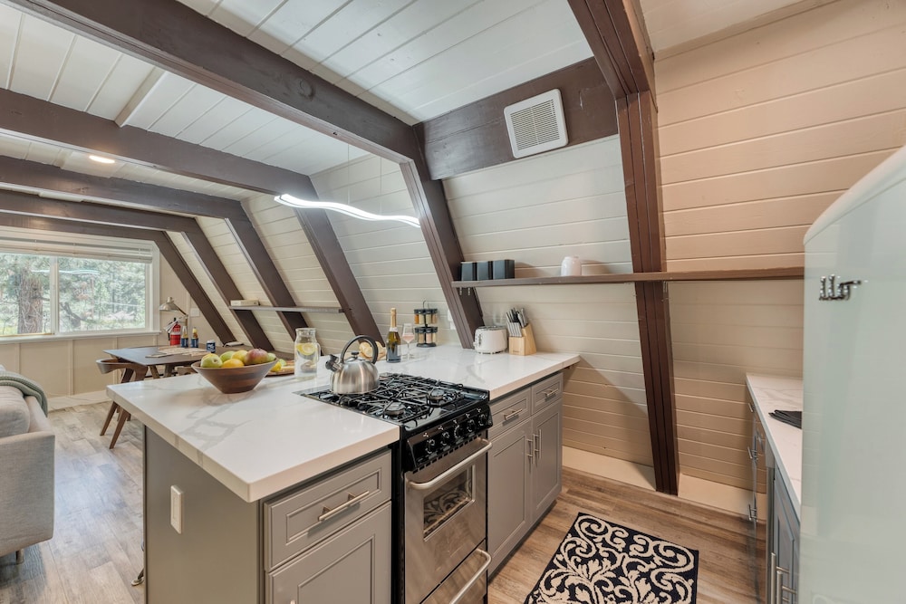 Speckled by Avantstay Modern Interior, 0.5mi to Lake! view 5