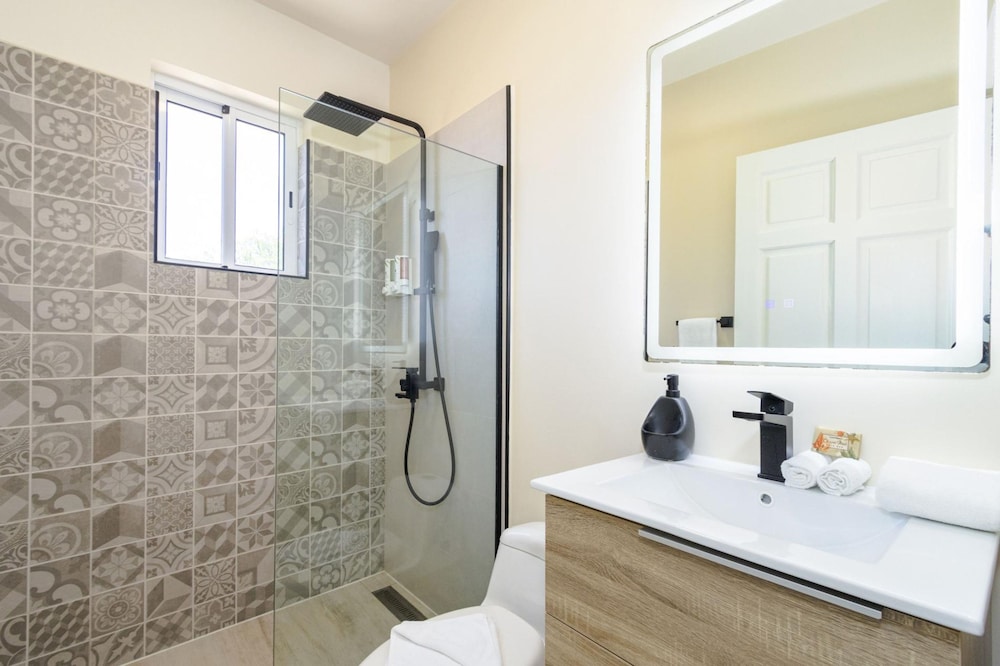 2br2 5BA Townhome - Fullyequipped - Pool - Parking