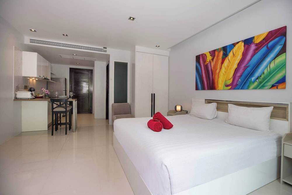 Emerald Hill Patong Apartment 421