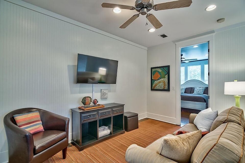 Ocean 52 3 Bedroom Holiday Home by Five Star Properties