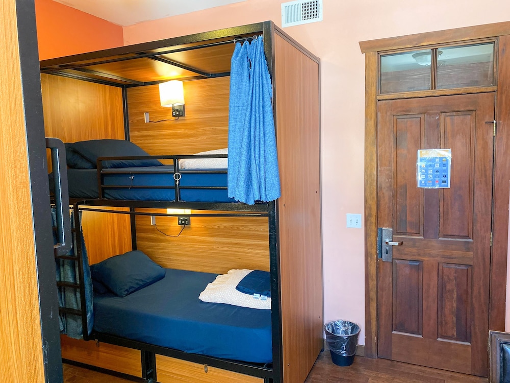 International Travelers House Hostel \- Downtown San Diego Little Italy.