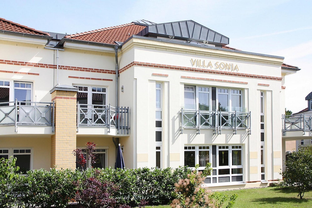 Ferienwohnung Villa Sonja in Zingst en Zingst — building