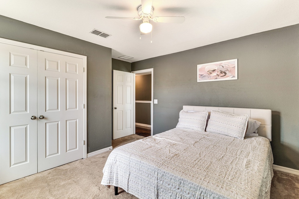 Sleek Family Home Near Orlando Theme Parks