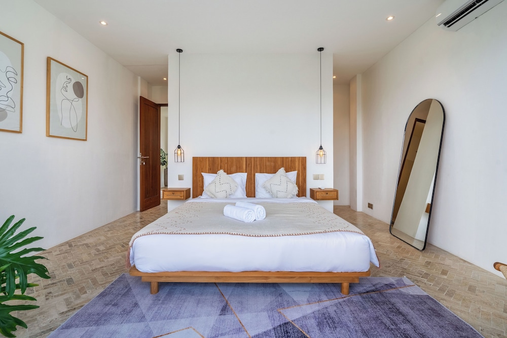 Eleven Villa Canggu - Calm Oasis with Pool and Privacy