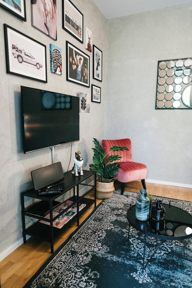 YoHome - Luxury Downtown Apartment