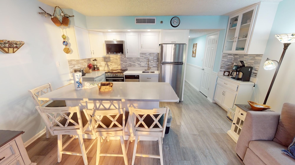 Ocean Forest Plaza Unit 1713 1 Bedroom Condo