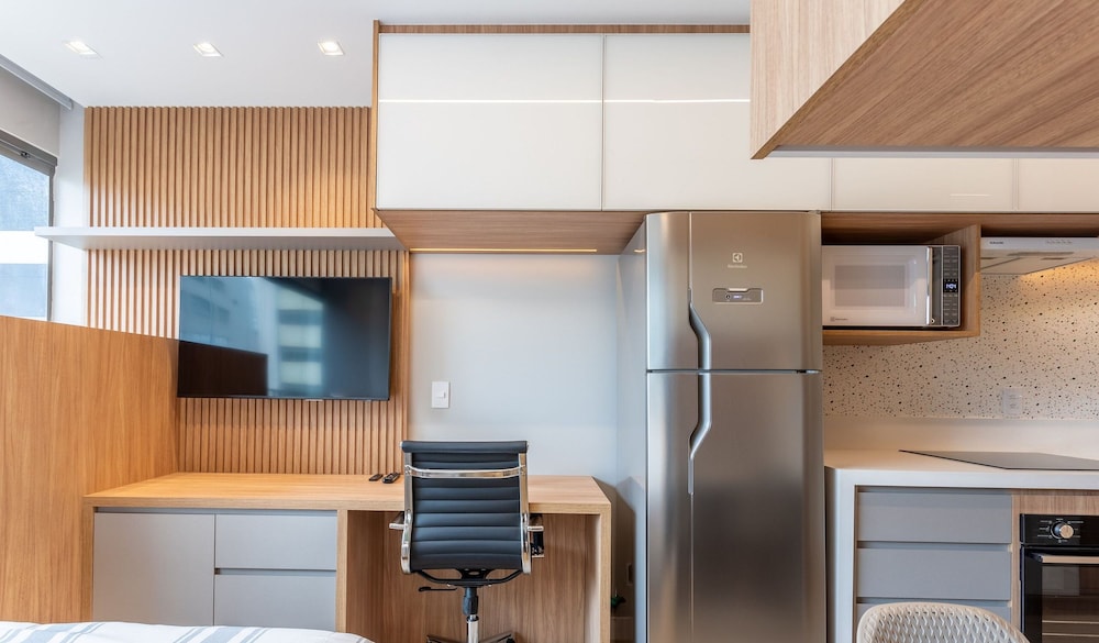 Modern Studios on R. Augusta 800m From the Subway - OAG