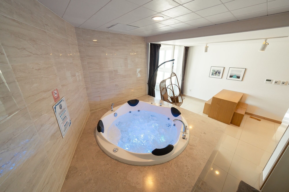 Carrot Ryokan Poolvilla view 5