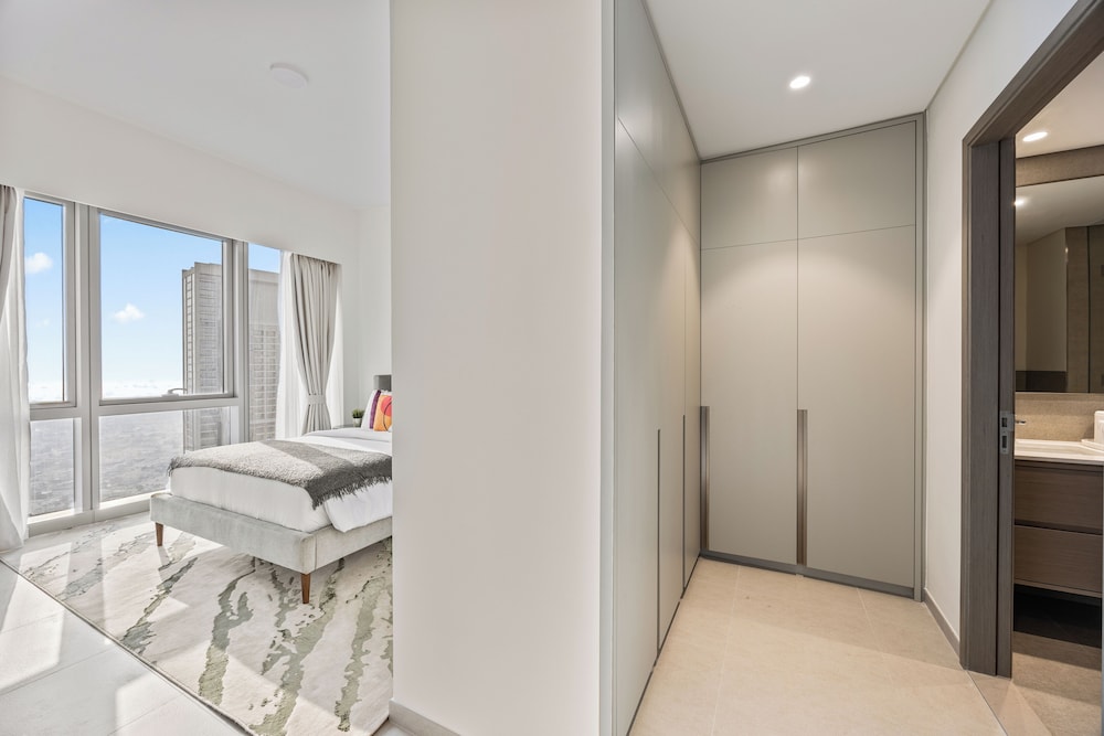 Luxury City Stay Near Mall and Pool