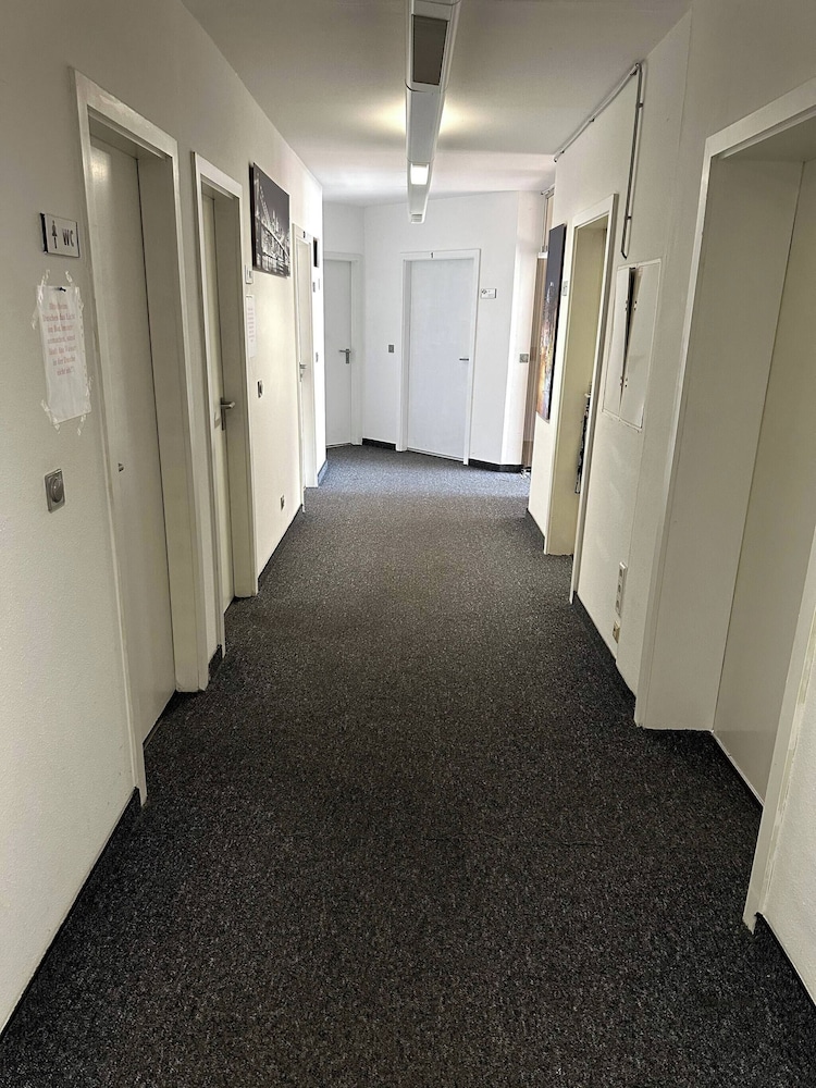 Large Accommodation for up to 18 People Near Halle & Leipzig With Pool Table