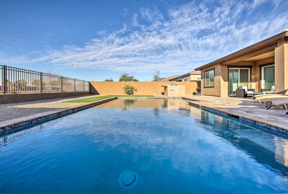Gorgeous Litchfield Oasis ~ 6 Mi to Luke AFB