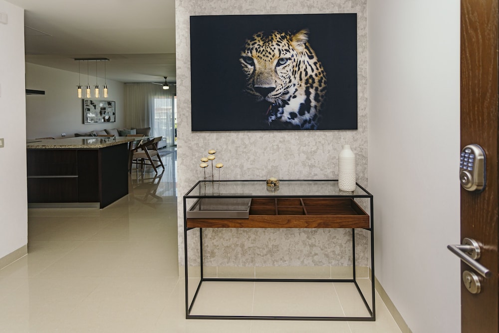 Casa El Encanto Penthouse 532 Sur 2 Bedroom Condo by RedAwning view 5