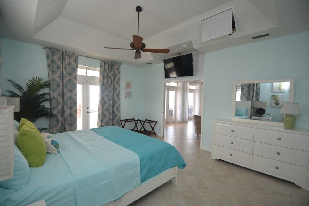 Just Beachy A Luxury Retreat Sleeps 12 3 Levels With Elevator- Perfect for 1-3 Families