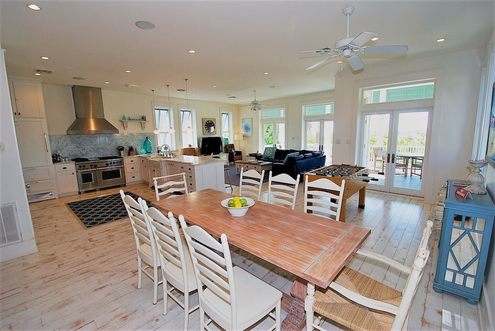 Bella Casa - Private House With Hot Tub 4 Bedroom Home by RedAwning