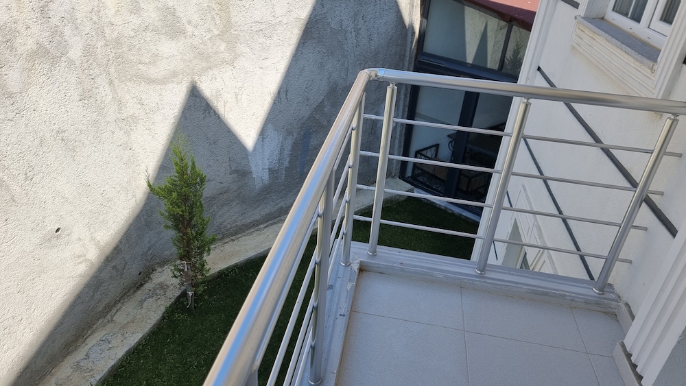 Photo 33