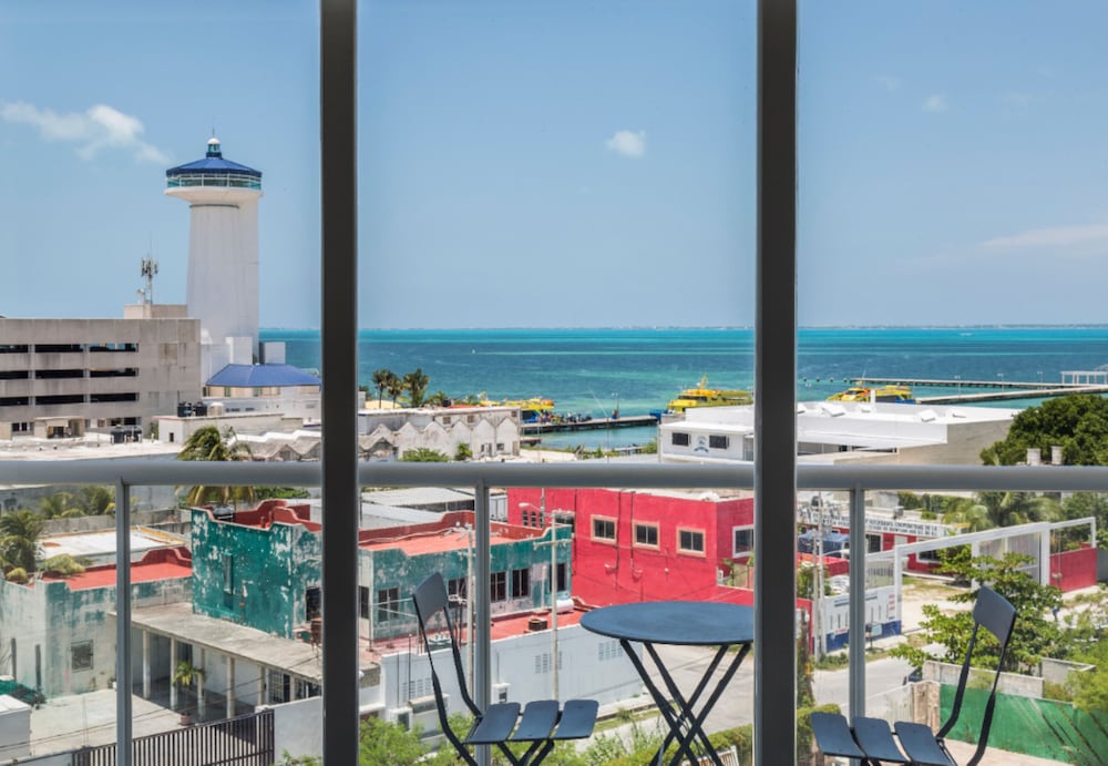 OCEAN beachfront 4 BDR -Amazing Oceanview