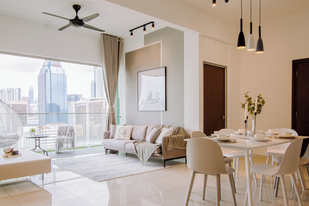 NaiBnB @ Regalia Residence