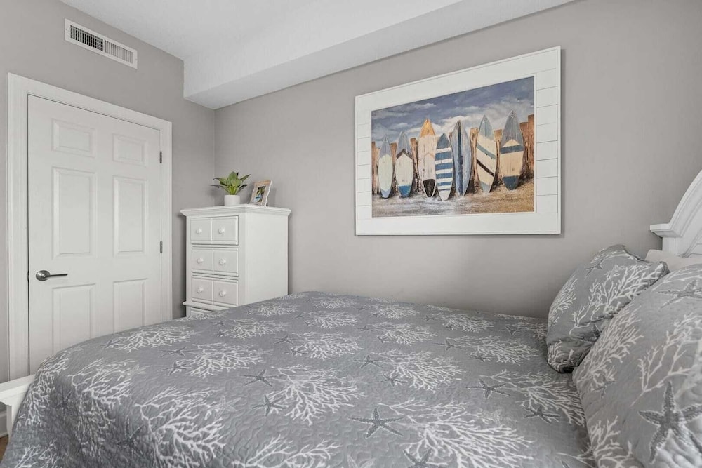 Emerald Isle Resort 1409 Beachfront Access + Chairs Incl Pool, Ocean Views