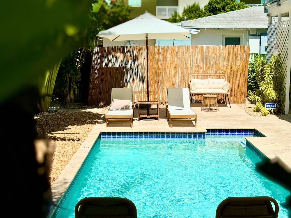 Islands Inn on the Drive - Sunshine 2BD Suite - A0