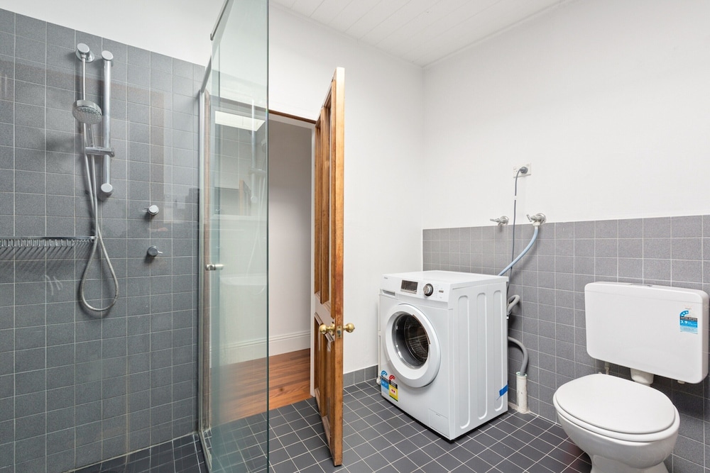 Stylish 2-bed Cottage in Trendy Erskineville