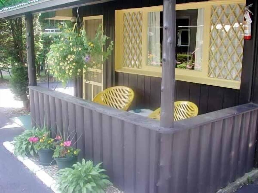 Amber Lantern Lake George Motel and Cottage Rentals