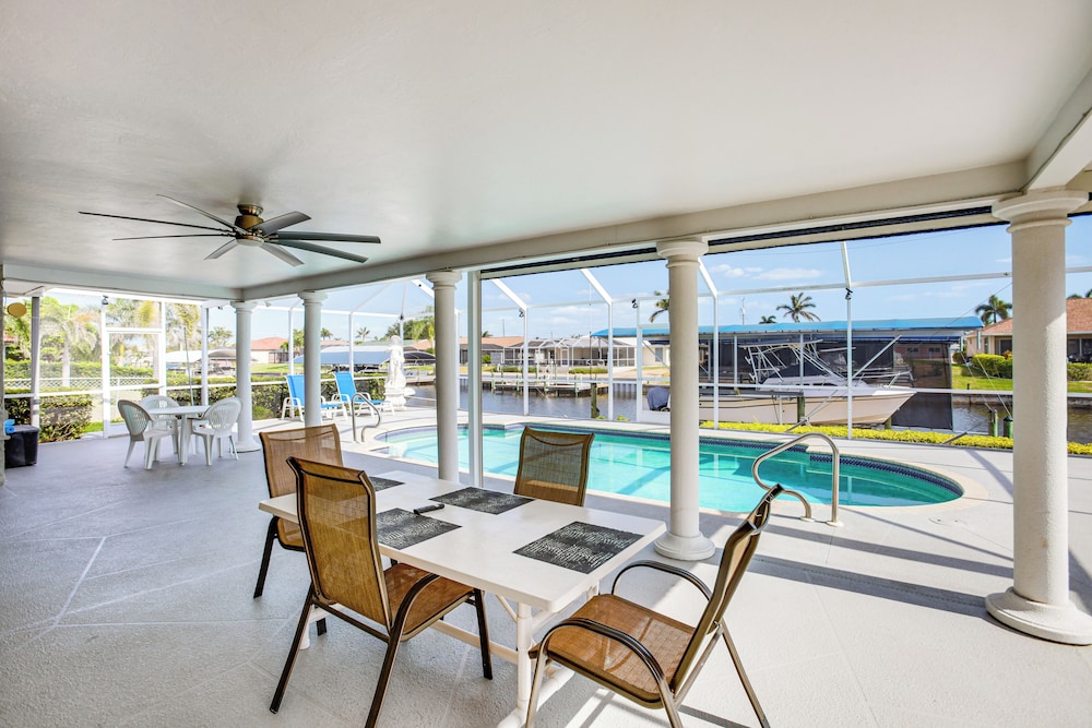 Dock & Outdoor Kitchen: Waterfront Cape Coral Home