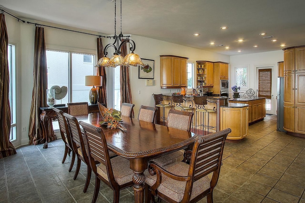 Vista Bella del Mar 5 Bedroom Holiday Home by Five Star Properties