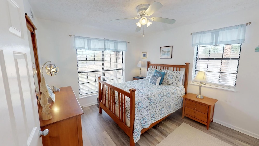 1603 Lovell Avenue Manor by Tybee Vacation Rentals