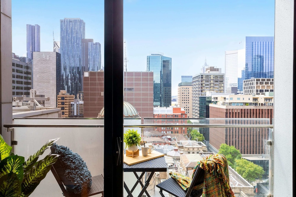 A Cozy & Comfy 2BR Apt Near Victoria Market