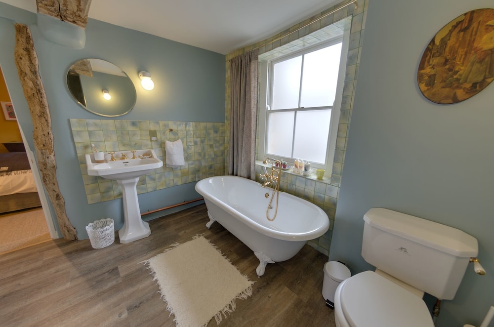 Woodstock Vacations - The Crown Inn - Property Image 10