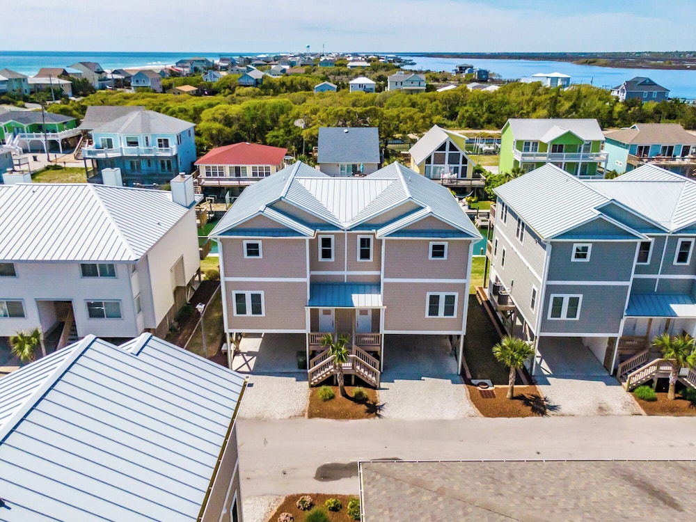 Queens Grant by Topsail Realty