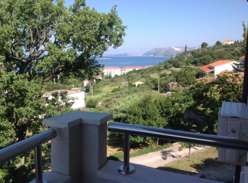 Wonderful Apartment Biserka Near the Beach