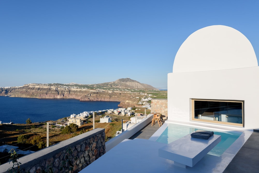 Earino Suites & Villas