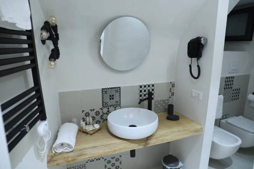 Locus Pendinelli Trani 53-the Philosophy of a B&b, the Details of a Hotel!!!