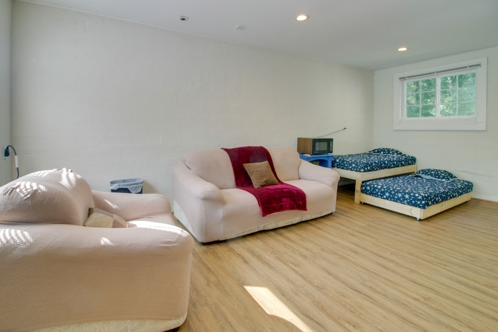 Simple Shelby Vacation Rental Near Park! view 5